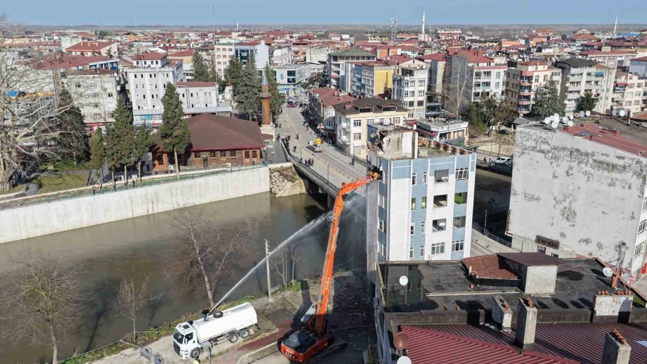 Terme Çayı Islah Projesi’nde yıkımlar başladı

