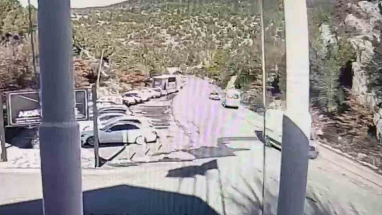 Beyşehir’de bir anlık kontrol kaybı can aldı kaza anı kamerada
