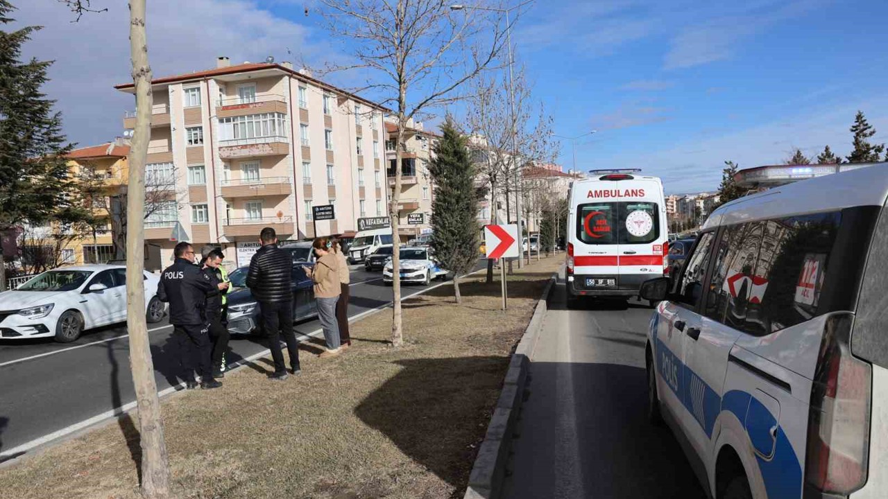 Yaya geçidine 100 metre mesafede karşıya geçerken otomobilin çarptığı şahıs hayatını kaybetti
