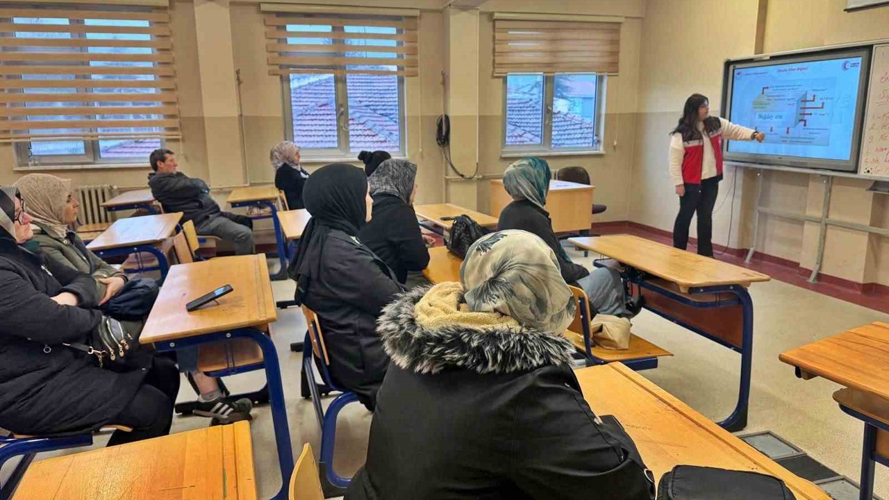 Simav’da gıda işletmesi çalışanlarına özel hijyen eğitimi
