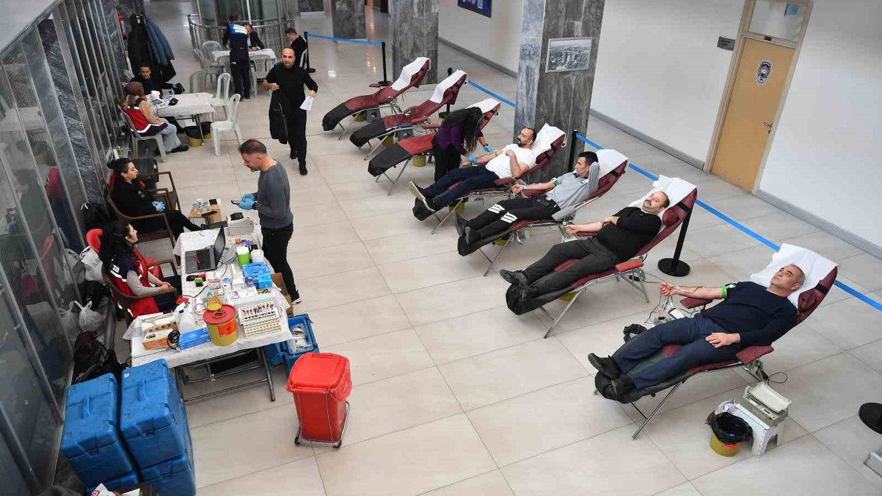 Büyükşehir ve ERÜ iş birliğinde düzenlenen kan bağışı kampanyasına belediye personelinden destek
