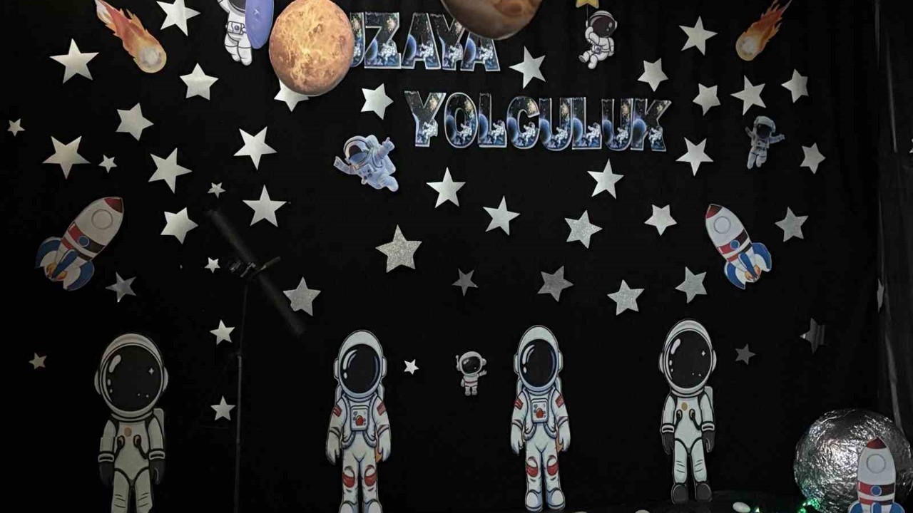 Bebek Kütüphanesi’nde çocuklar uzayla tanıştı
