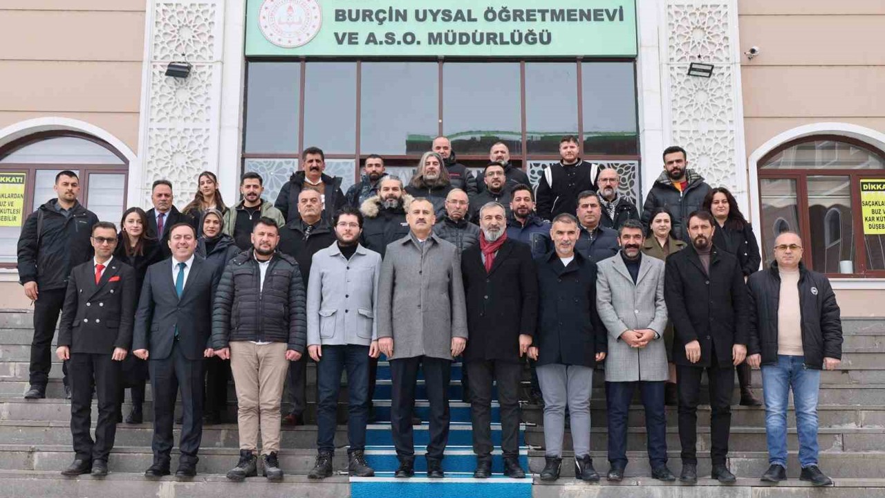 Ağrı Valisi Önder Bozkurt basın mensuplarıyla bir araya geldi
