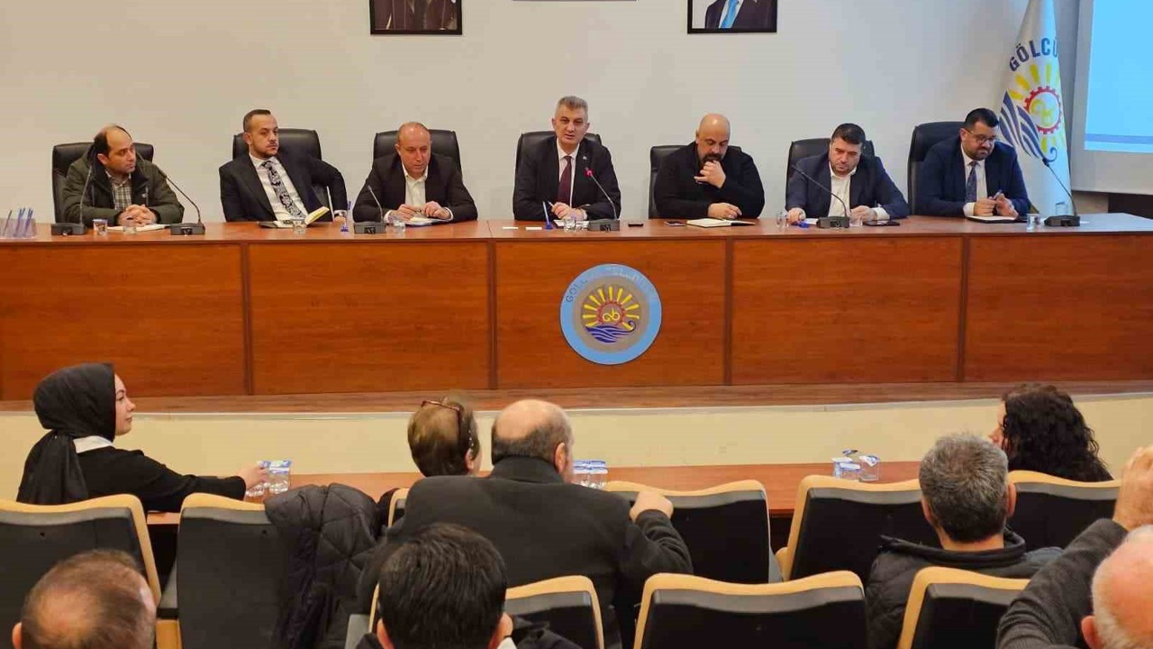 Gölcük’te muhtarlar ve altyapı kurumlarının yetkilileri yatırım toplantısında buluştu
