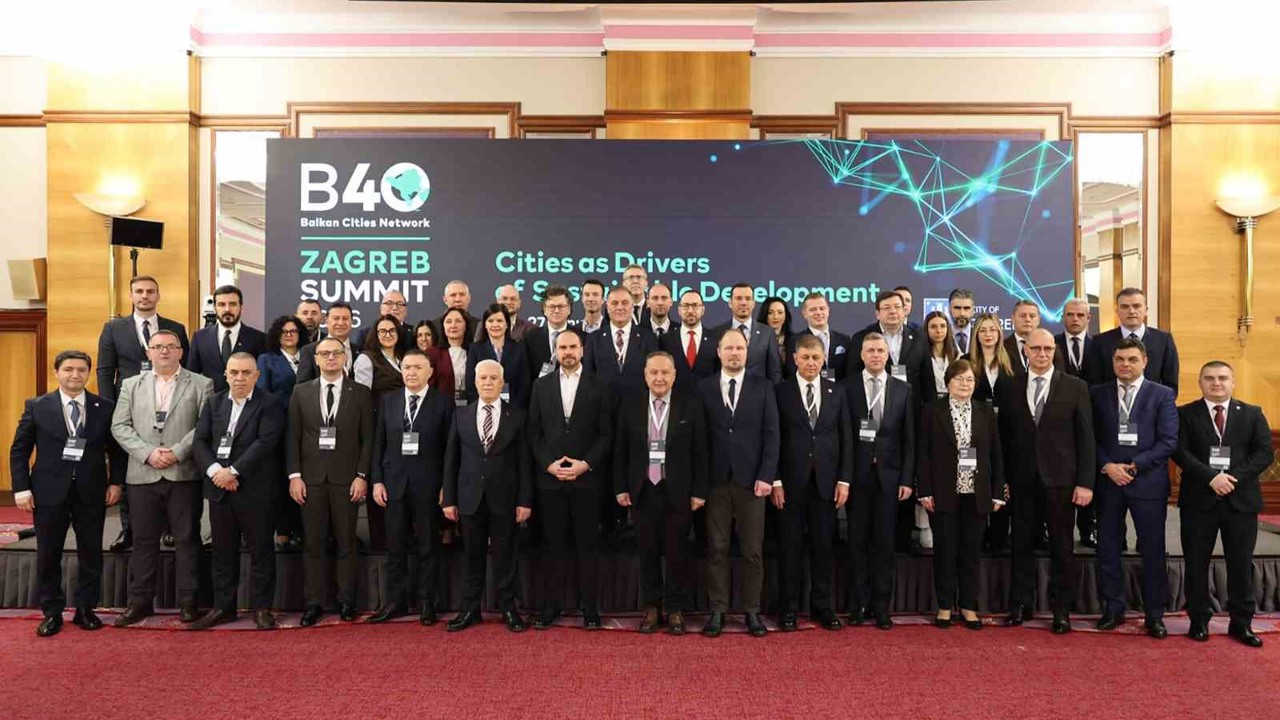 Başkan Aras B40 Zirvesinde kültür, turizm ve yerel demokrasiyi anlattı
