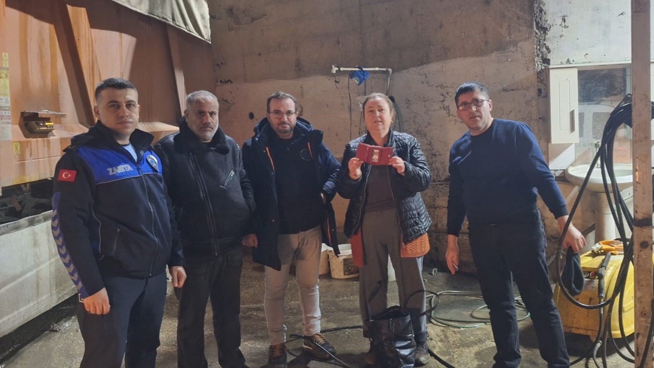 Tekirdağ’da çöpe atılan cüzdan belediyenin titiz çalışmasıyla bulundu
