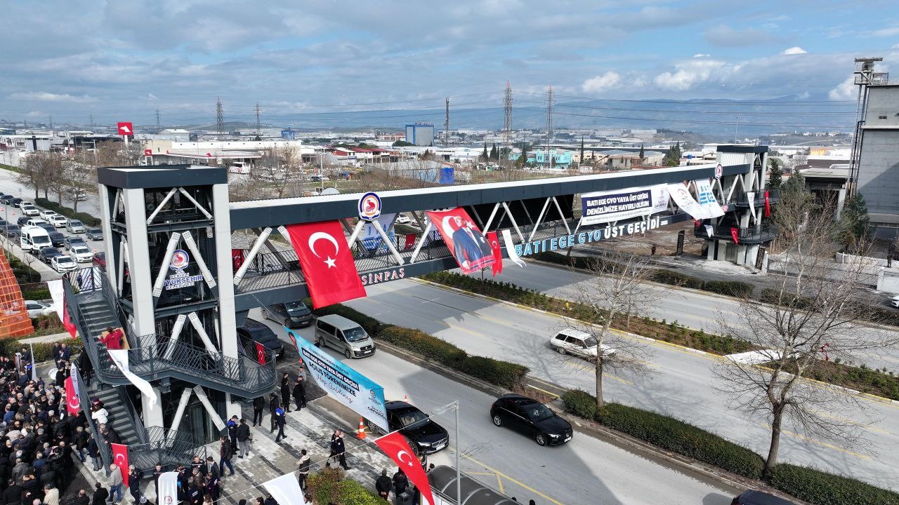 Batı Ege GYO Yaya Üst Geçidi hizmete açıldı
