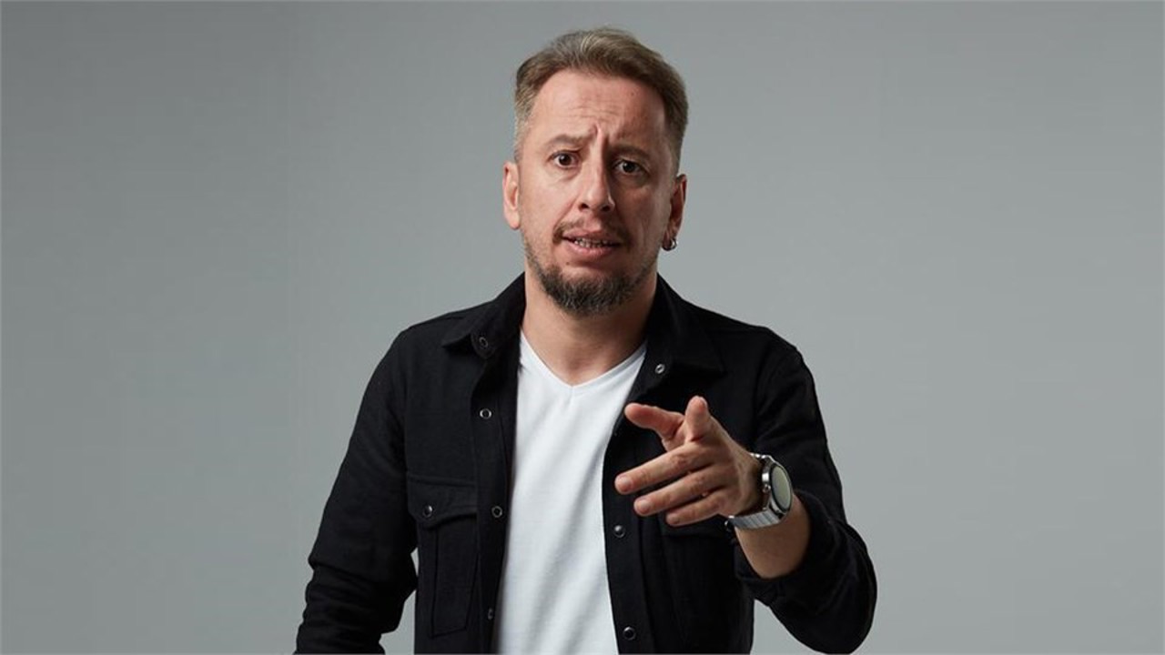 Komedyen Cem İşçiler "Açık Konuşuyorum" ile Türkiye turnesine çıkıyor
