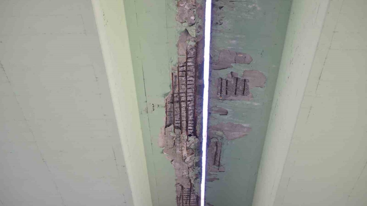 İBB’ye Ait Balıkyolu Köprüsü tehlike saçıyor: Vatandaş isyanda
