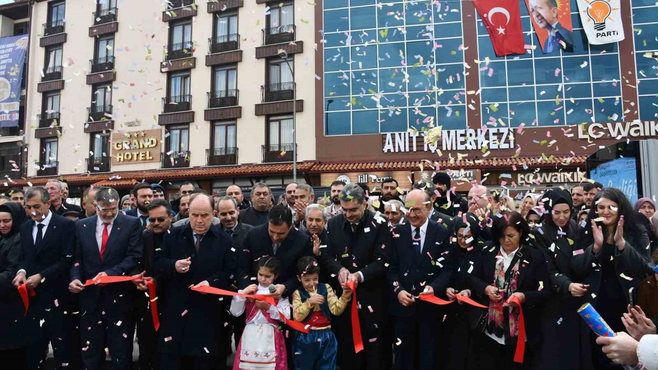 AK Parti Akşehir İlçe Başkanlığı yeni binasında
