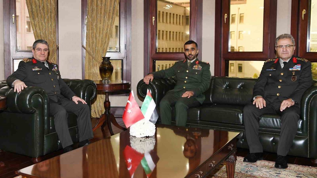Genelkurmay Başkanı Bayraktaroğlu, Birleşik Arap Emirlikleri Kara Kuvvetleri Komutanı Al Hallami’yi kabul etti
