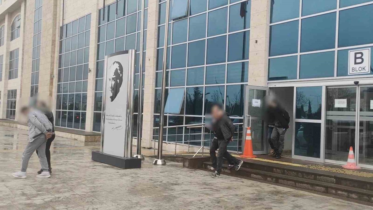 Uşak’ta 2 ayrı uyuşturucu operasyonu gerçekleştirildi
