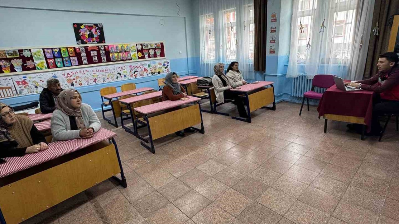 Gıda güvenliği için okul personeline hijyen eğitimi
