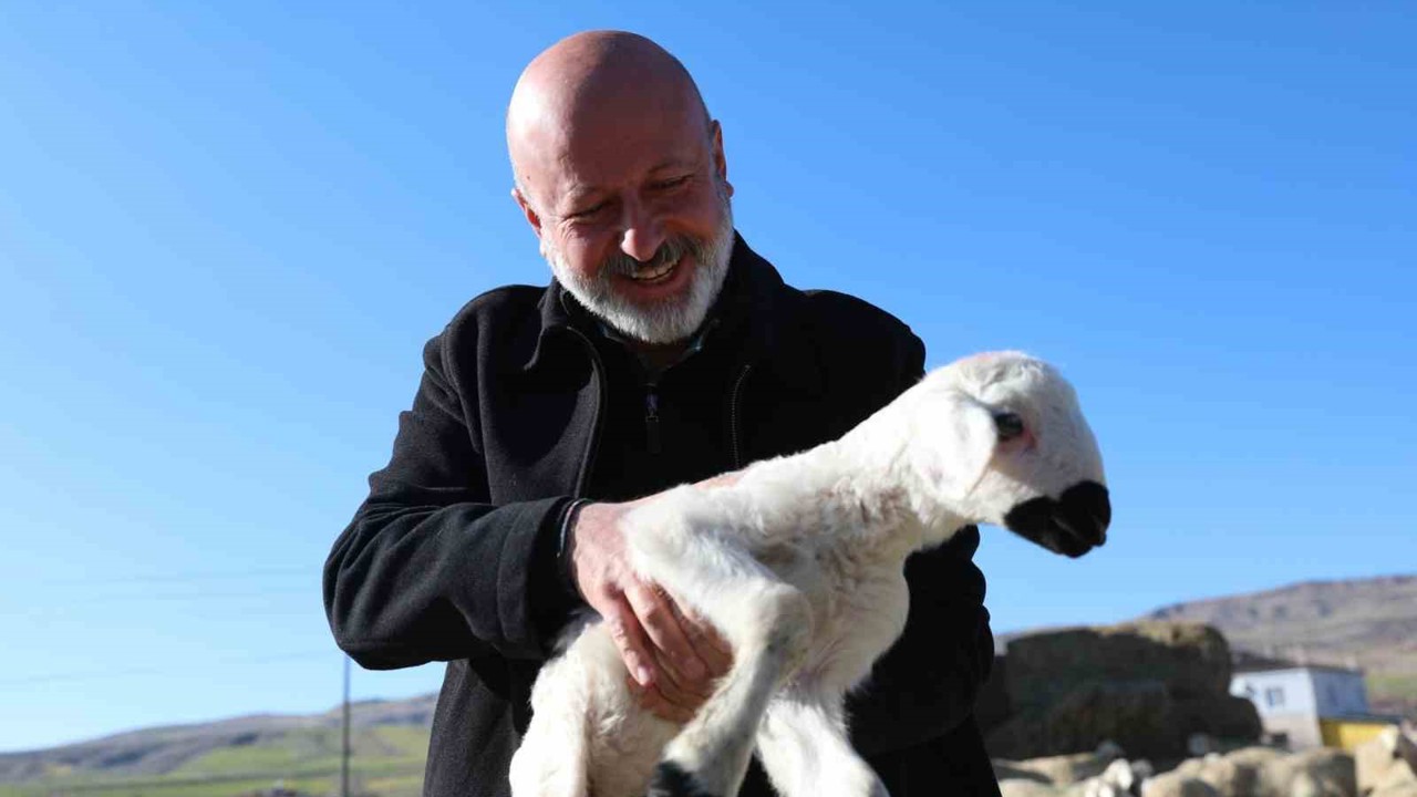 Başkan Çolakbayrakdar: "Kırsal mahallelerimizin köy kimliğini geleceğe taşıyoruz"
