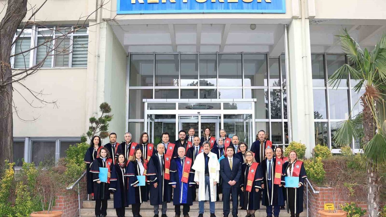 BUÜ’de profesörlük belgeleri törenle takdim edildi
