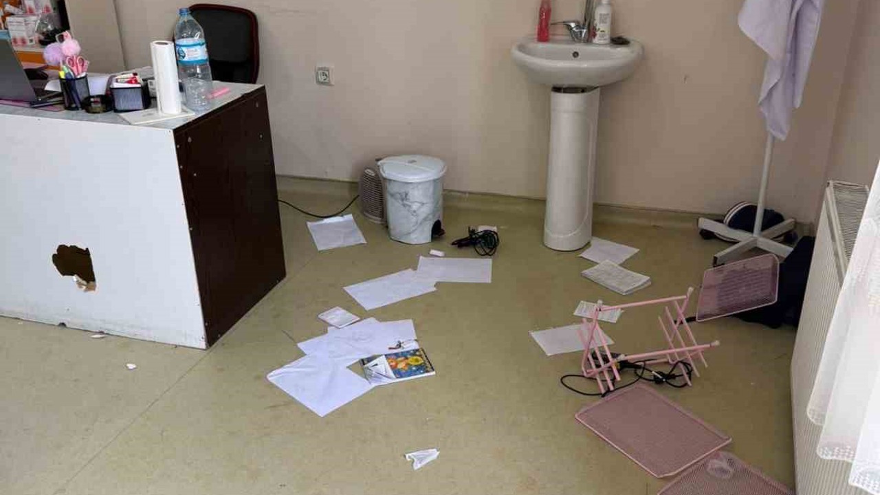 Ağrı’da ASM’de görev yapan doktora muayene odasında yumruklu saldırı
