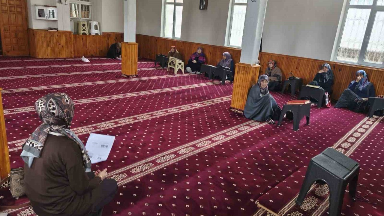 Emet’te "Şiddetin Türleri ve Sosyal Hizmetlerin Çalışmaları" konulu bilgilendirme etkinliği
