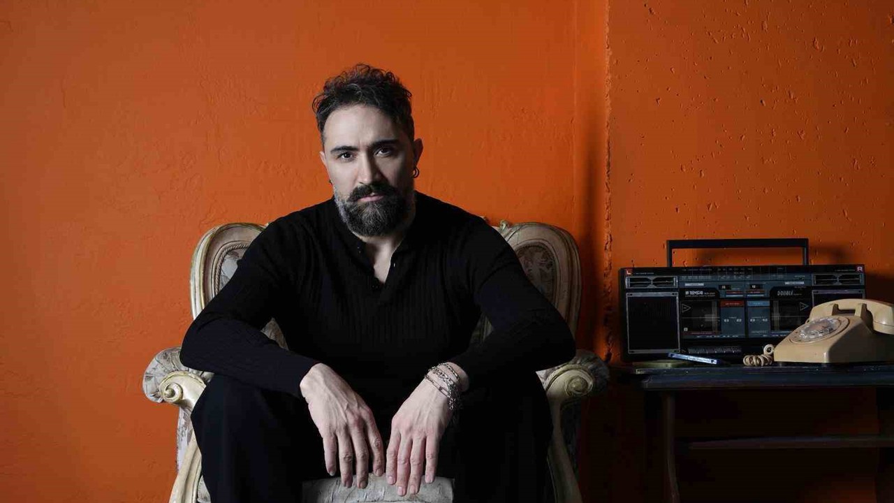 Abay’dan klasik bir esere modern dokunuş: ‘Eşkıya Dünyaya Hükümdar Olmaz’
