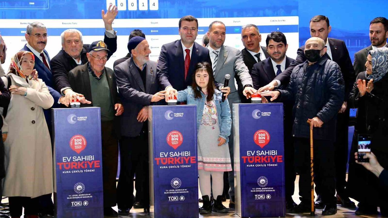 Niğde’de 2 bin 604 sosyal konutun hak sahipleri kura ile belirlendi
