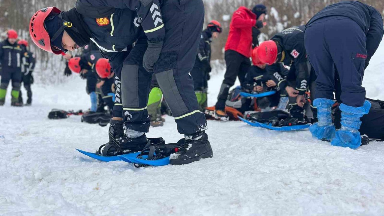 Zorlu kış şartlarında kurtarma tatbikatı
