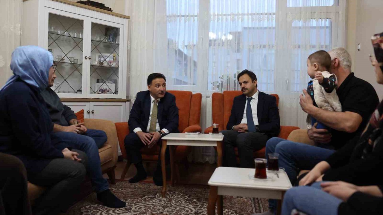 Vali Çiçek vatandaşın çay davetini kırmadı
