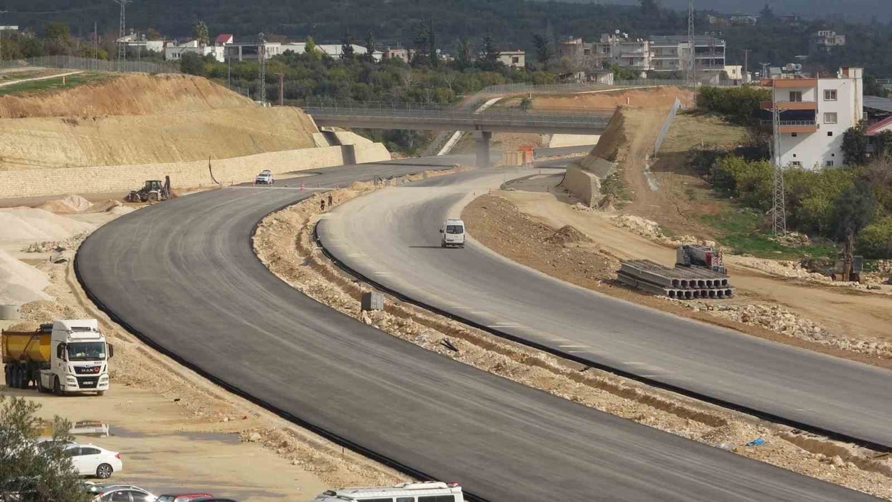 4 bin kişi çalışıyor yüzde 84’ü tamamlandı: Çeşmeli-Kızkalesi Otoyolu Mersin turizmine nefes aldıracak
