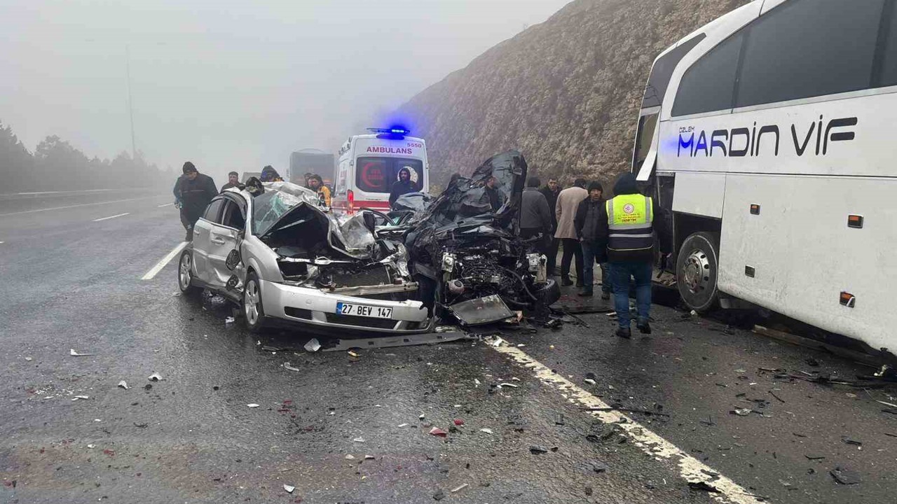 Gaziantep’te zincirleme kazada ortalık savaş alanına döndü: 2 ölü, çok sayıda yaralı
