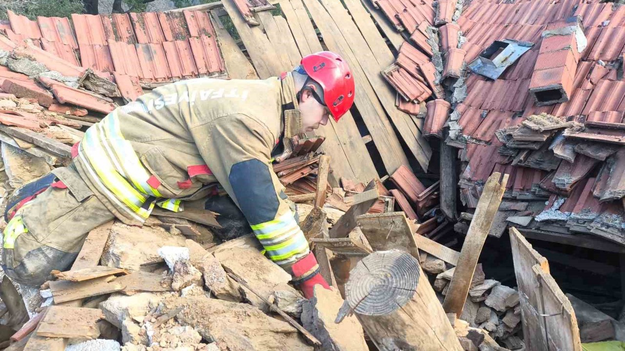 Manisa’da kerpiç ev çöktü: 1 yaralı
