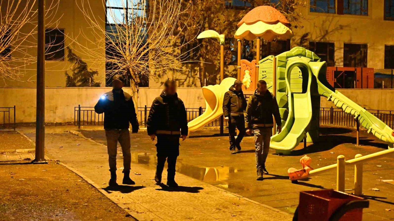 Narkotik ekiplerinden şok uygulama
