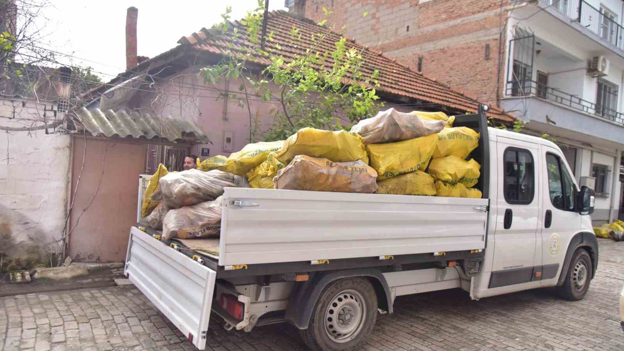İncirliova Belediyesi’nden ailelere yakacak desteği
