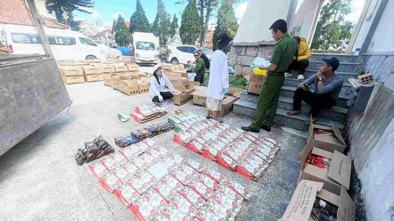 Vietnam polisinden sahte kahve deposuna baskın
