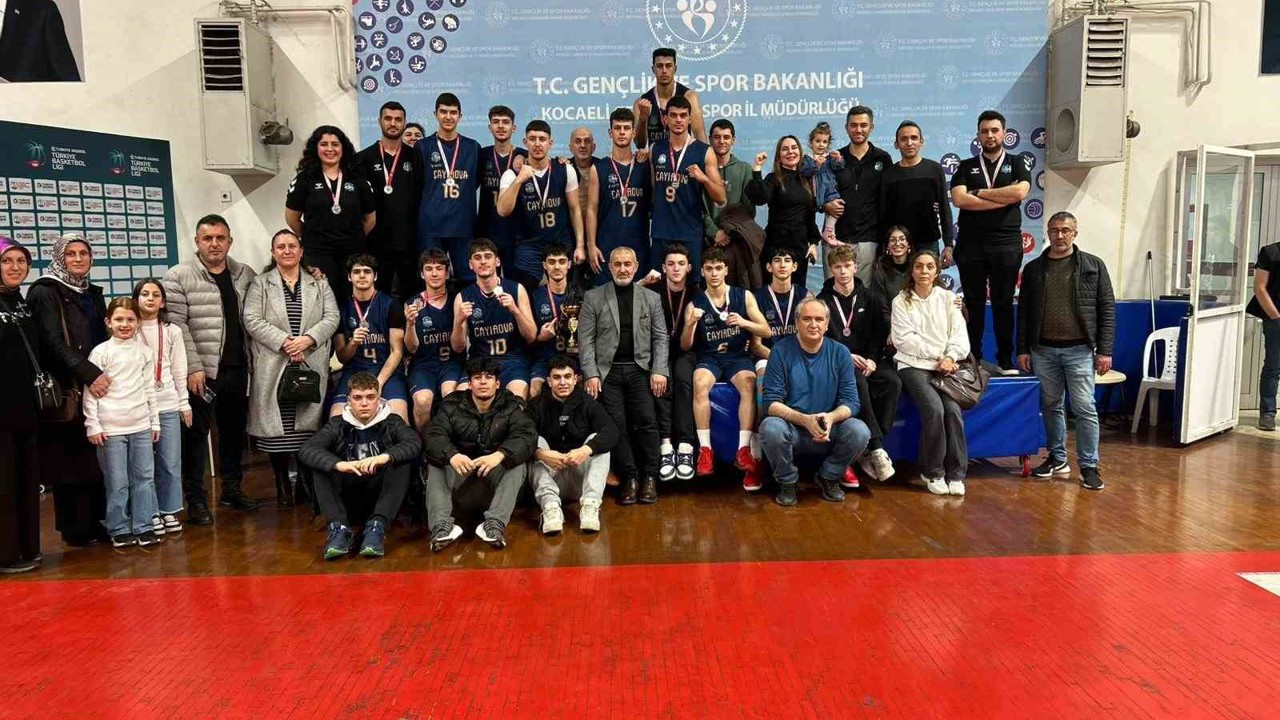 Çayırova’nın genç basketbolcuları Kocaeli ikincisi oldu

