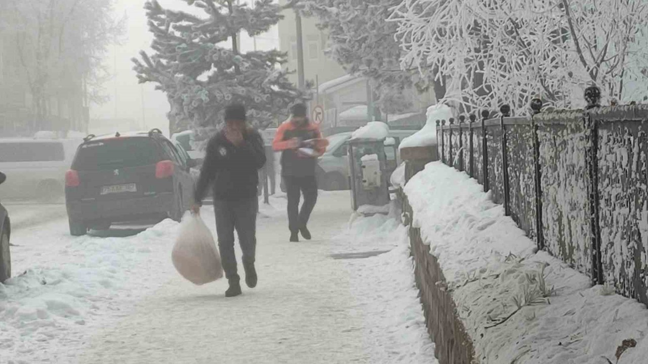 Dondurucu soğukların etkili olduğu Ardahan’da hayat durma noktasına geldi
