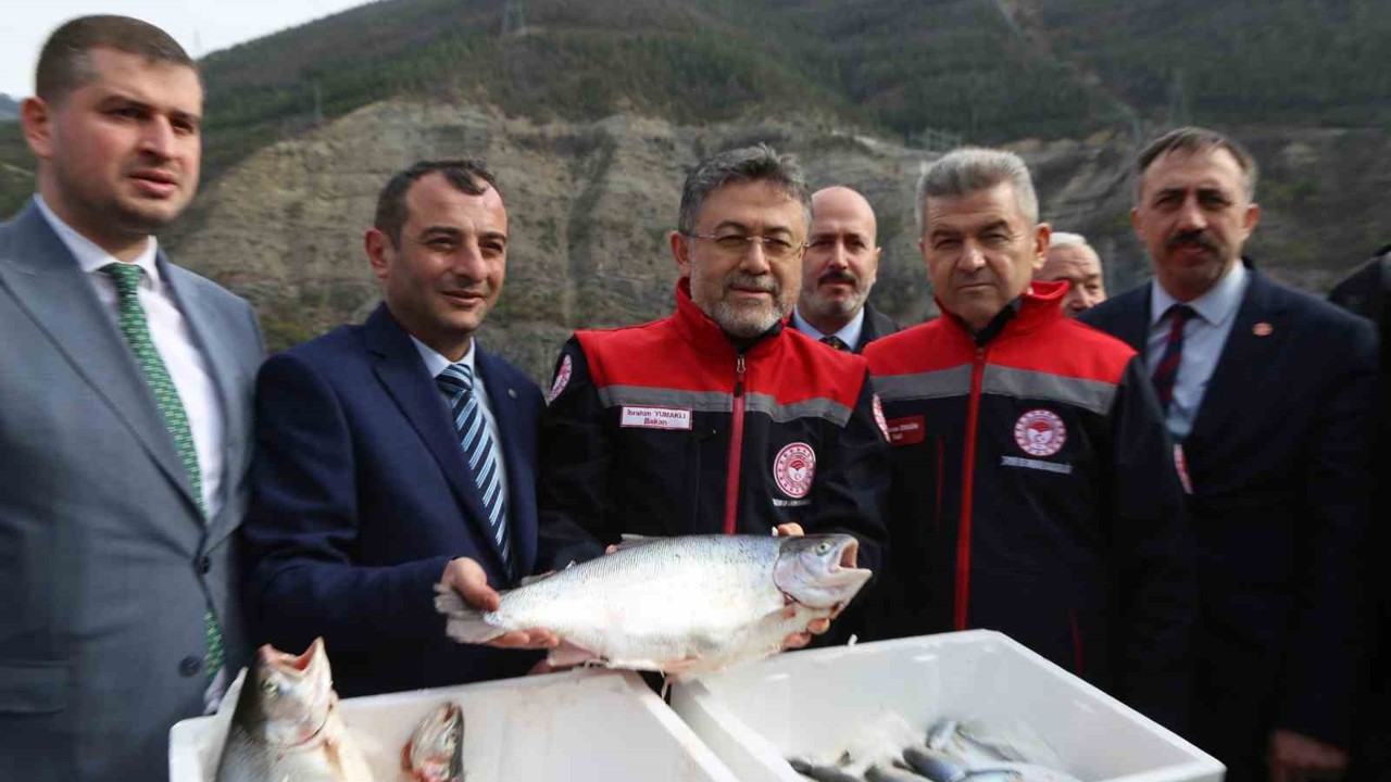 Bakan Yumaklı: "Türk somonu ihracatı 500 milyon dolara ulaştı"
