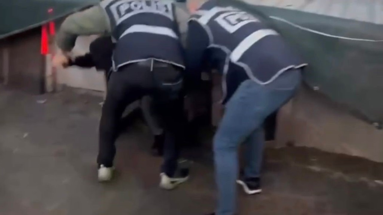 Kümesten gelen öksürük sesi, 44 yıl hapis cezası olan firariyi yakalattı
