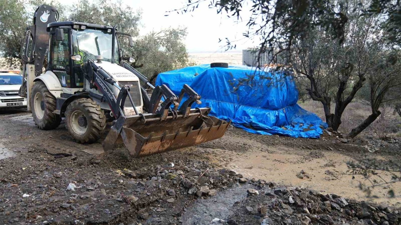 Başkan Şimşek yağıştan etkilenen mahallelerde incelemelerde bulundu
