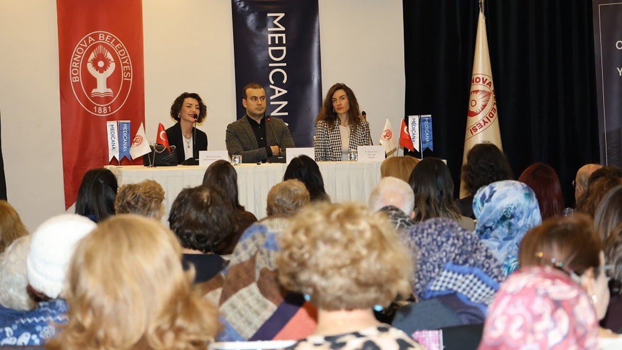 İzmir’de, uzmanlardan rahim ağzı kanseri ve HPV aşısının önemi semineri
