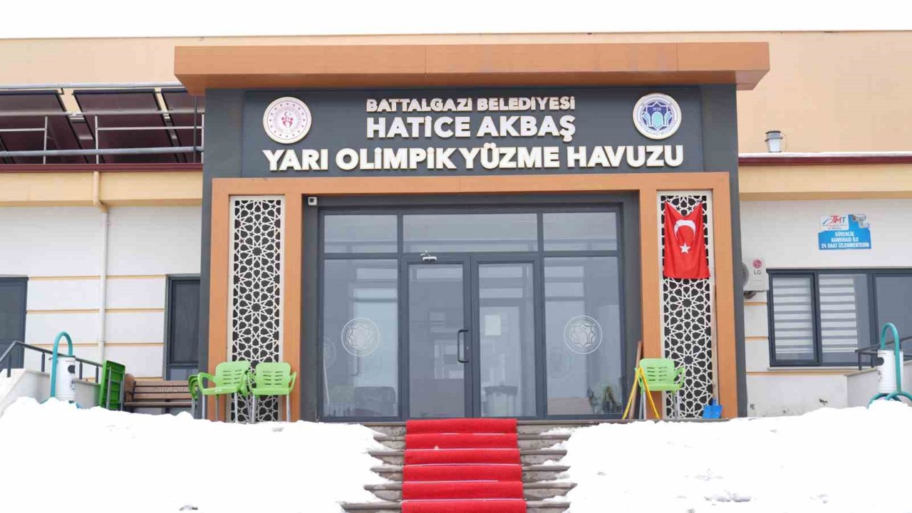Göztepe Hatice Akbaş Yarı Olimpik Yüzme Havuzu’nda yeni dönem eğitimleri
