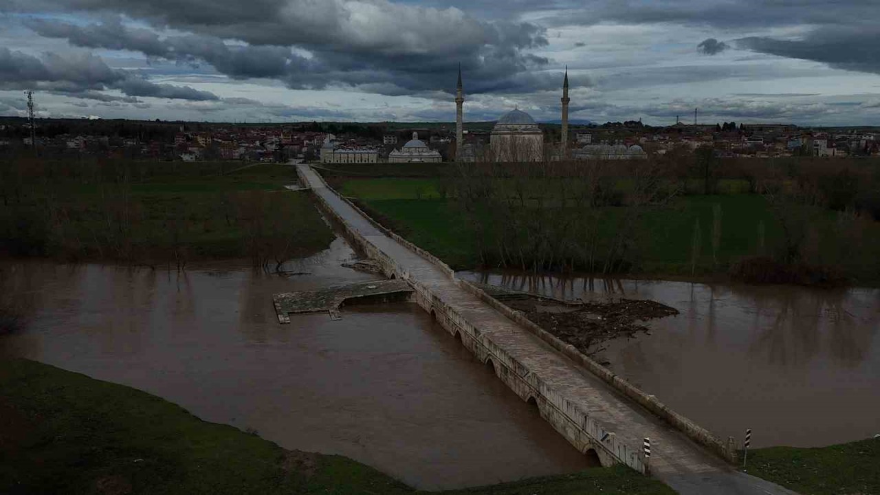 Tunca Nehri alarm veriyor: Tarım arazileri sular atında kaldı
