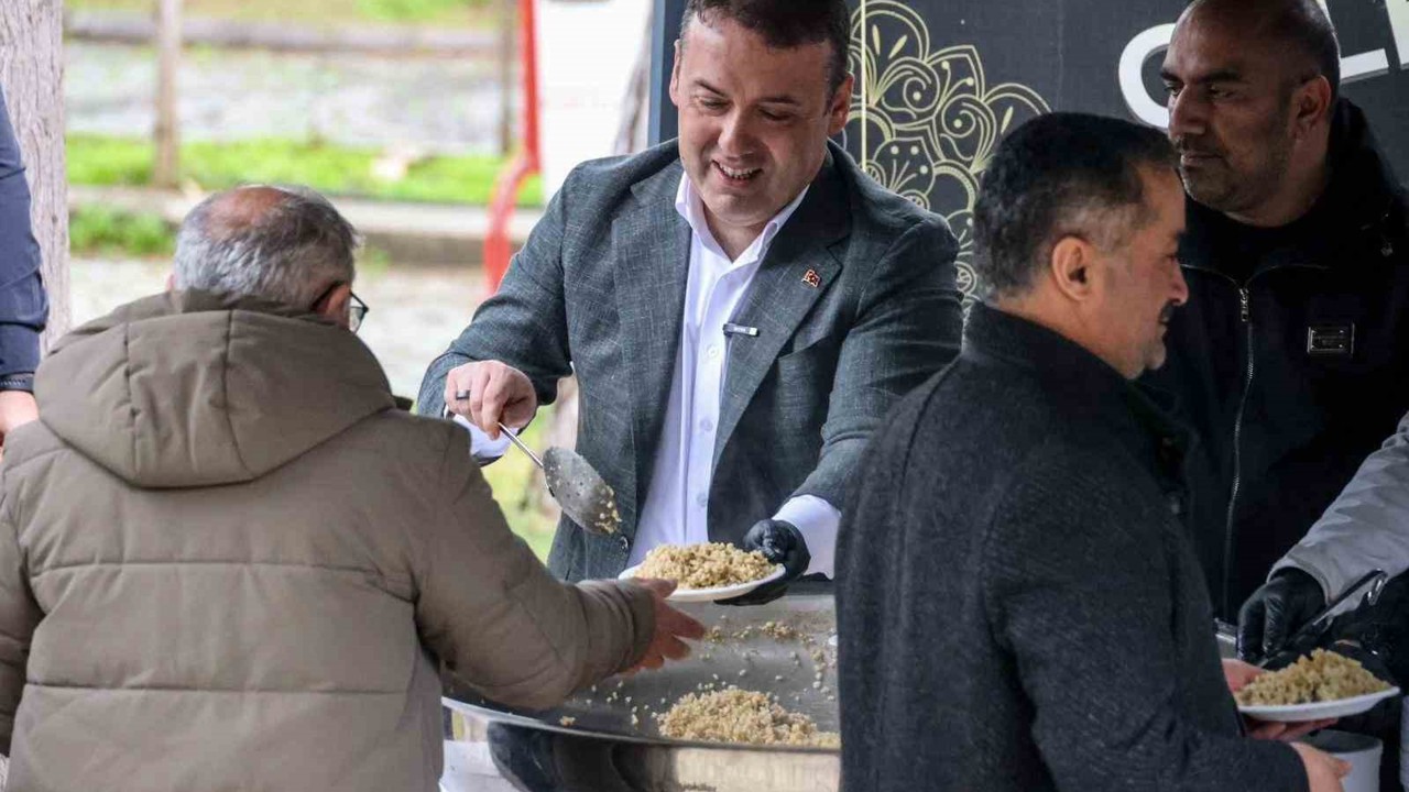 Vali Sözer Şeyh Edebali Türbesi’nde şifalı pilav ikramına katıldı
