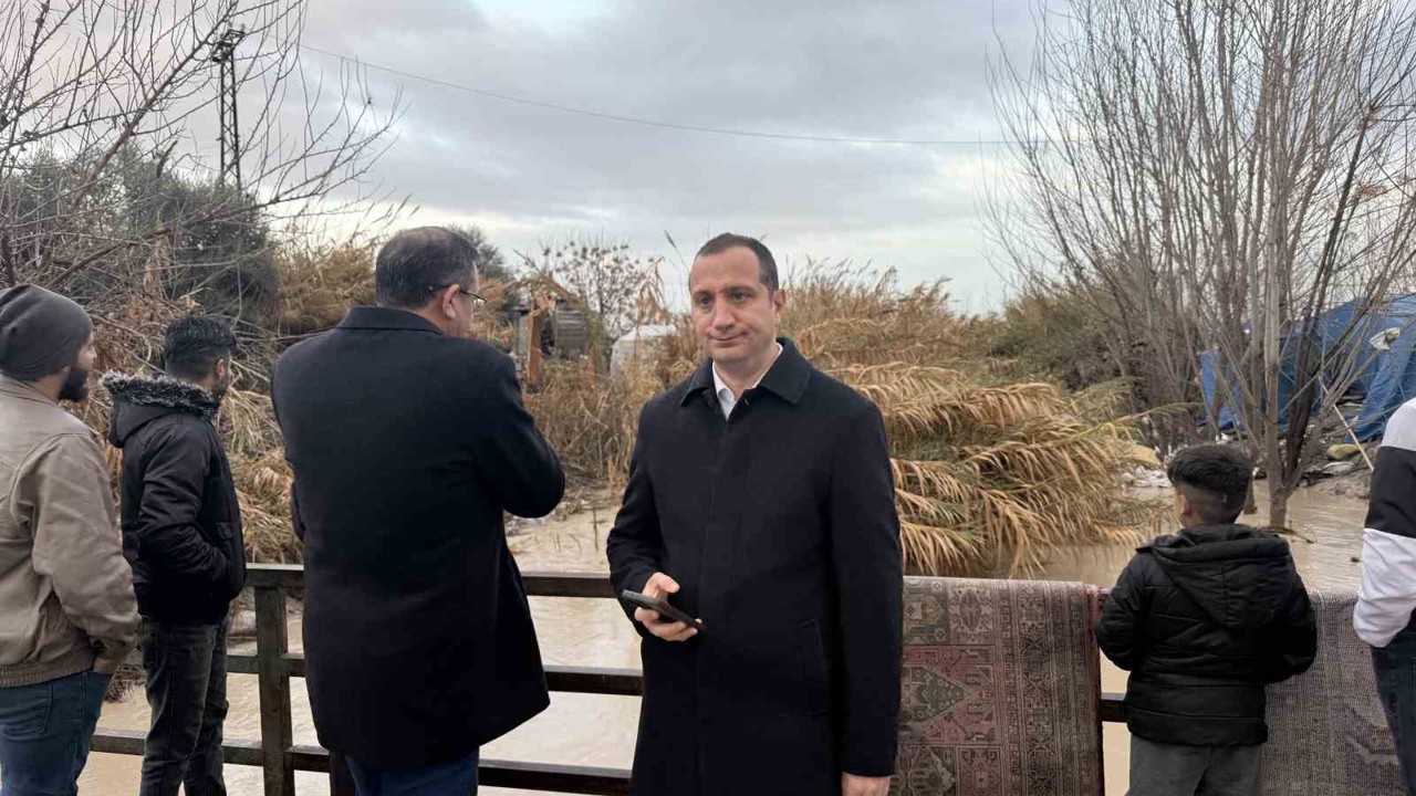 Tarsus’ta yağmurdan zarar gören bölgede inceleme
