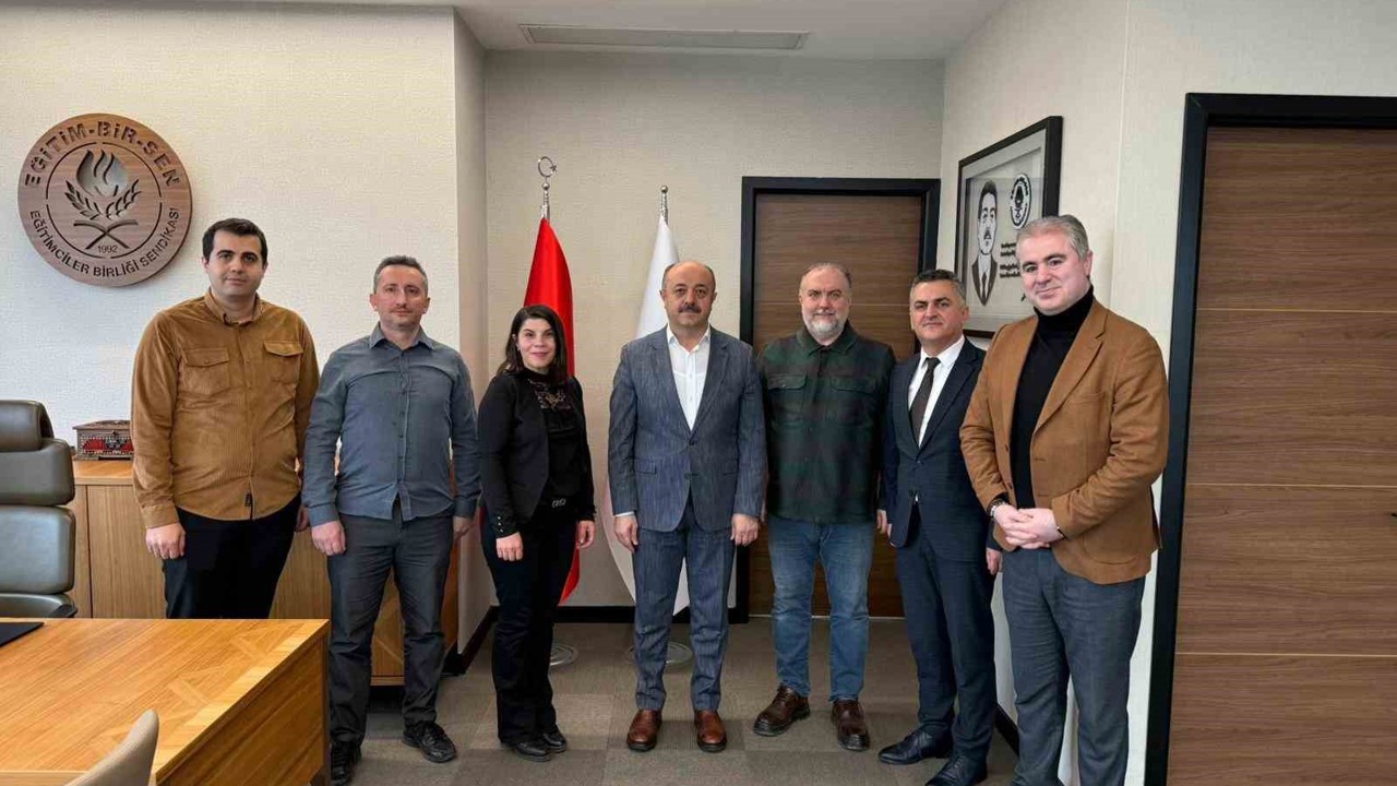 Doktoralı öğretmenler, akademik çalışmalarındaki problemler için Eğitim-Bir-Sen’i ziyaret etti
