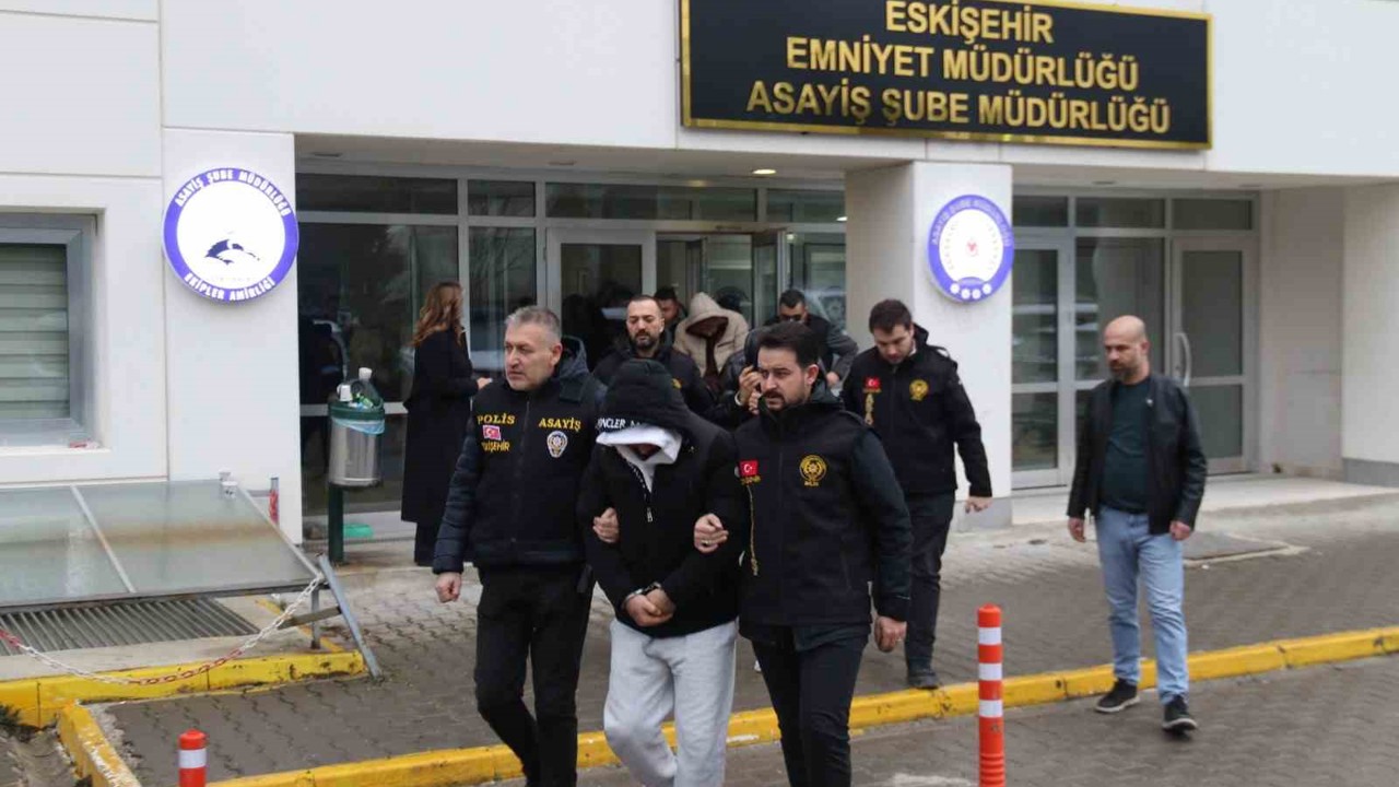 Eskişehir’daki fuhuş operasyonunda 8 tutuklama
