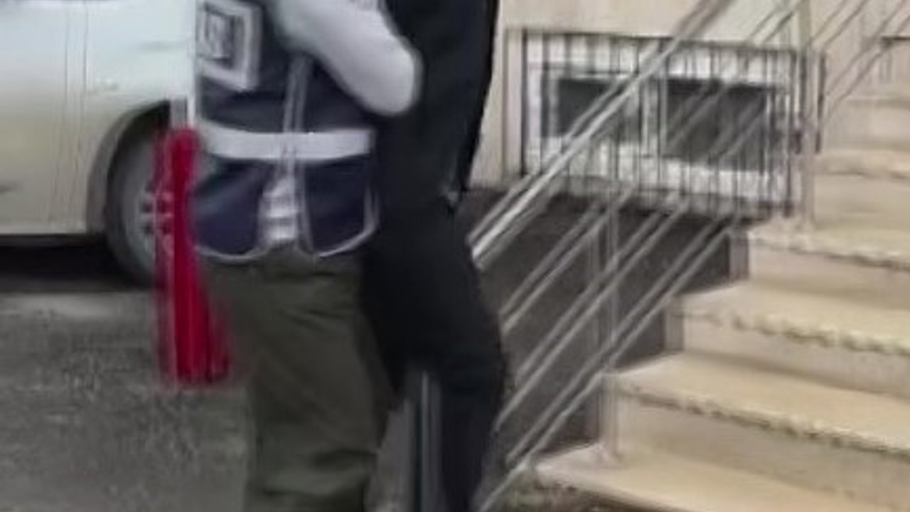 Boşanma aşamasındaki eşinin evine zarar veren şahıs tutuklandı
