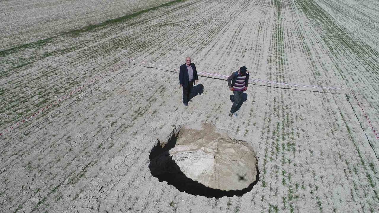 Kontrolsüz ve yoğun yeraltı suyu kullanımının bedeli: Ovadaki obruklar
