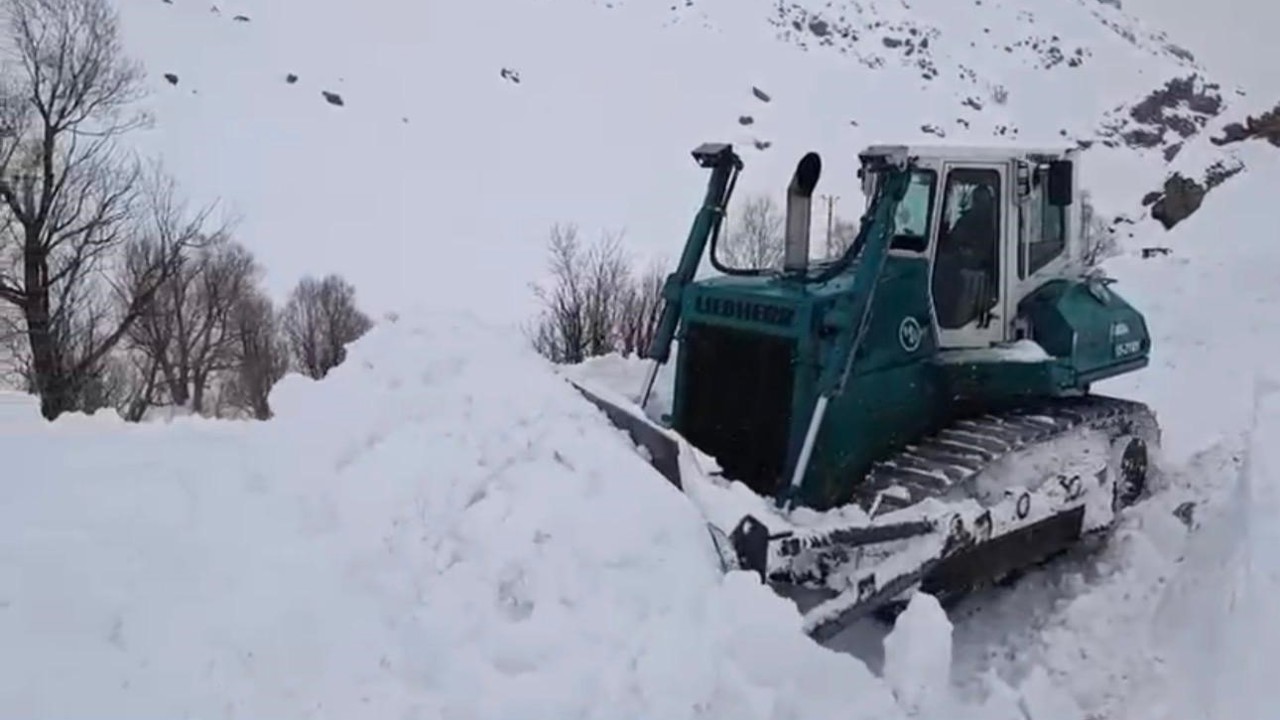 Şırnak’ta kar kalınlığı 2 metreyi aştı, ekipler vardiyalı sistemle çalışıyor
