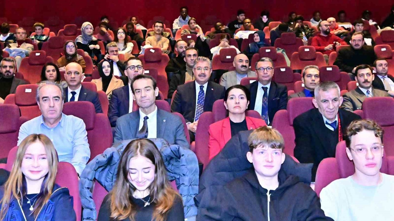 Vali Yılmaz, Gazze’de bir çocuğun şehadet öyküsünü konu alan filmi izledi
