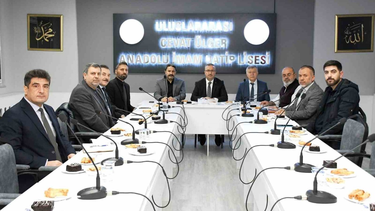 İmam hatip okullarıyla ilgili toplantı yapıldı
