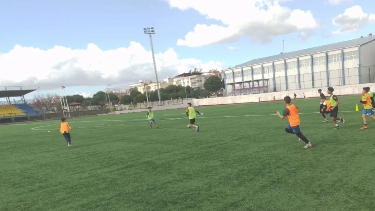 Germencik Belediyesporlu minikler tatilde sahayı boş bırakmadı
