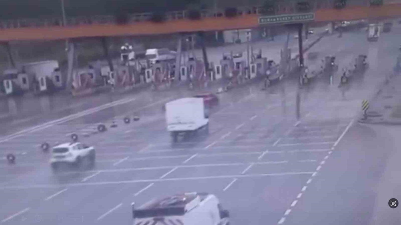 Bursa’da otoyolda pes dedirten görüntü: Ters şeritte kilometrelerce ilerledi
